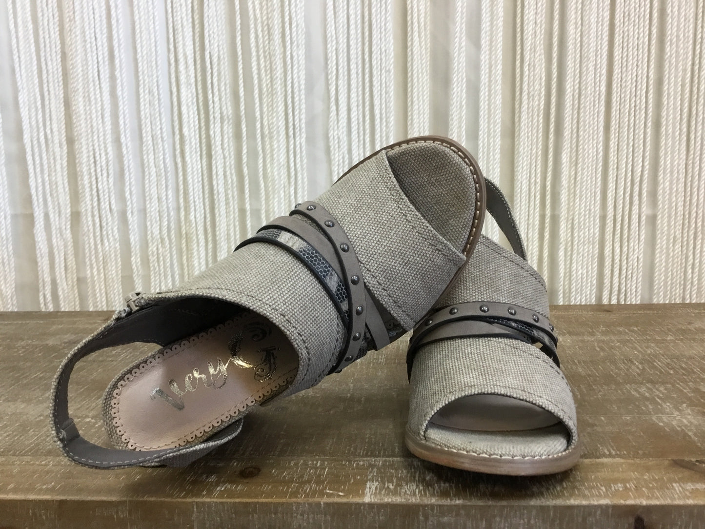 Jamison Side Zip Wedge ~ Taupe