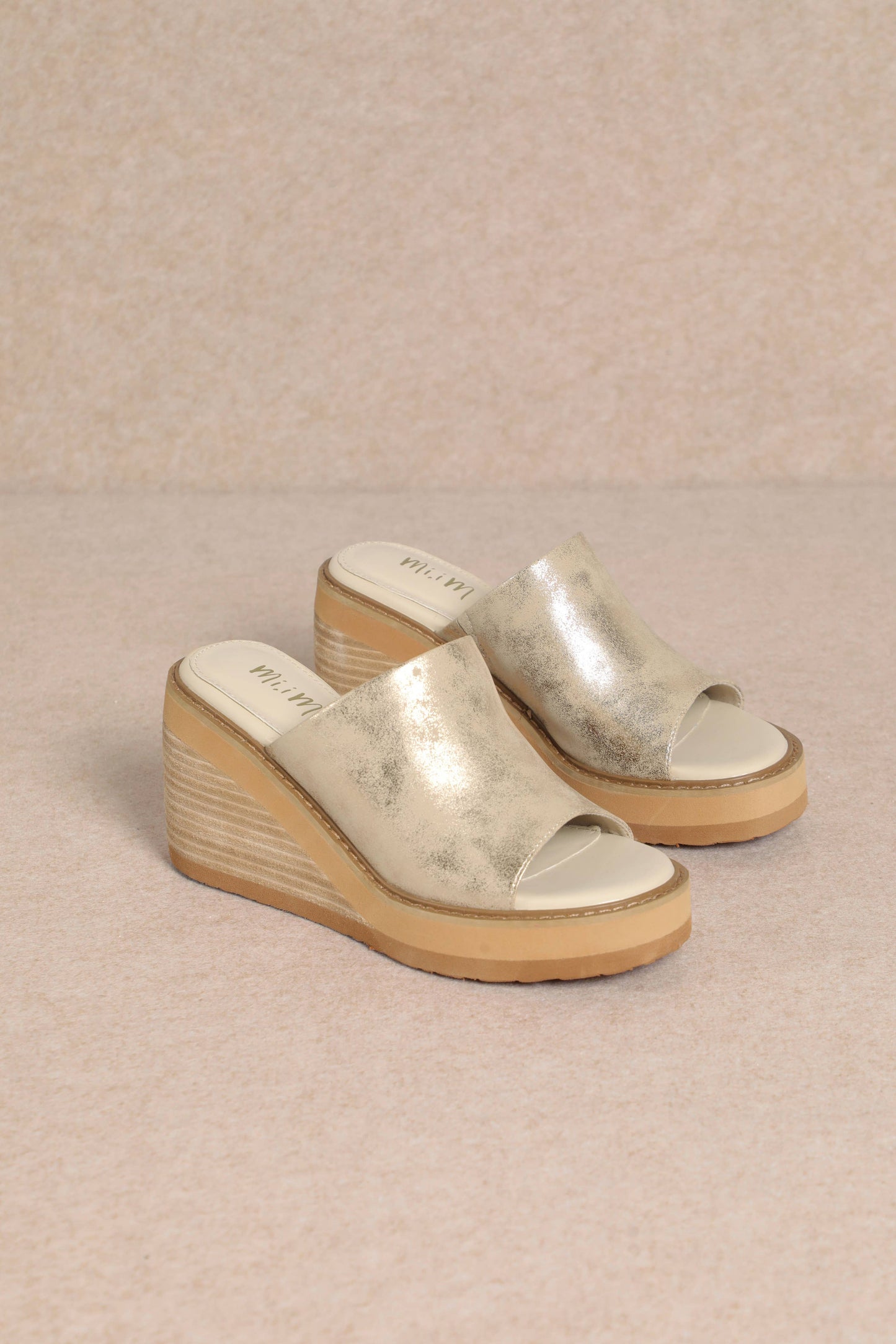 Judy Platform Wedge Sandal ~ Light Gold