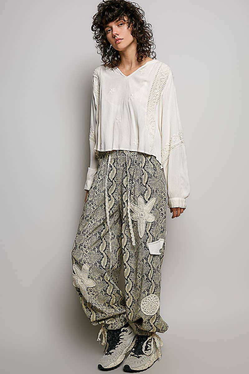 POL Floral Embroidered Woven Top ~ Ivory