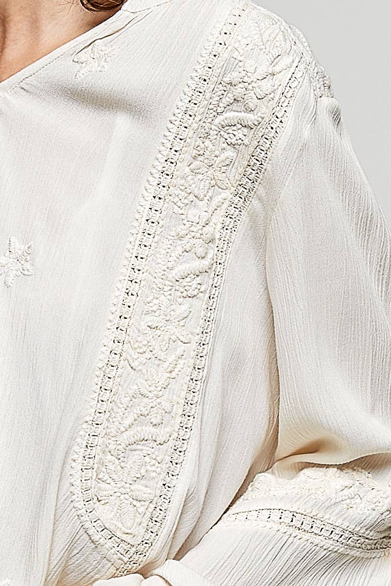POL Floral Embroidered Woven Top ~ Ivory