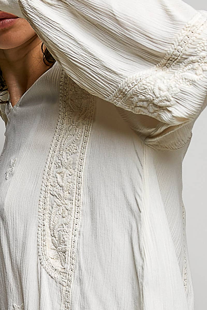 POL Floral Embroidered Woven Top ~ Ivory