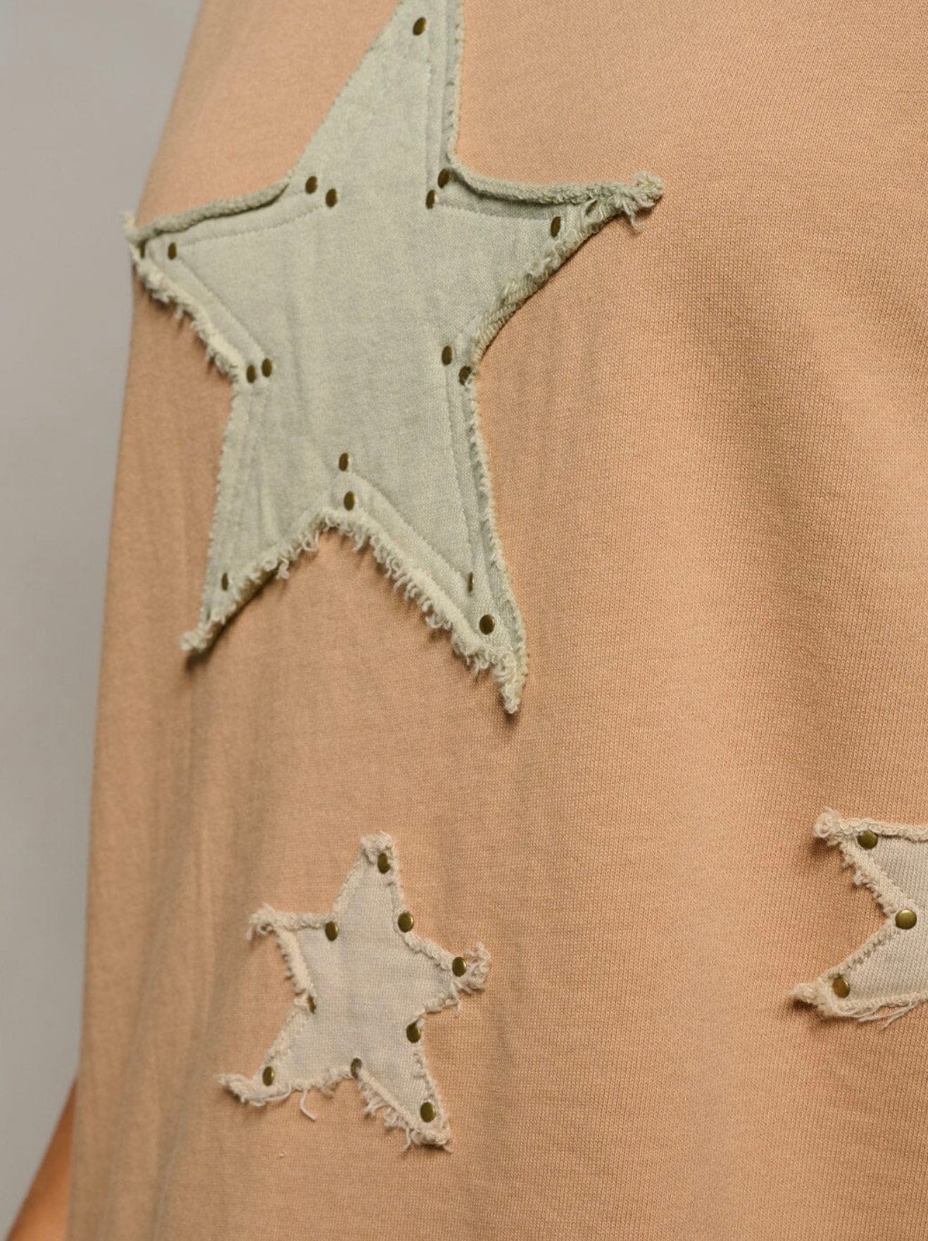 Everlee Stars Design High Low Top ~ Taupe