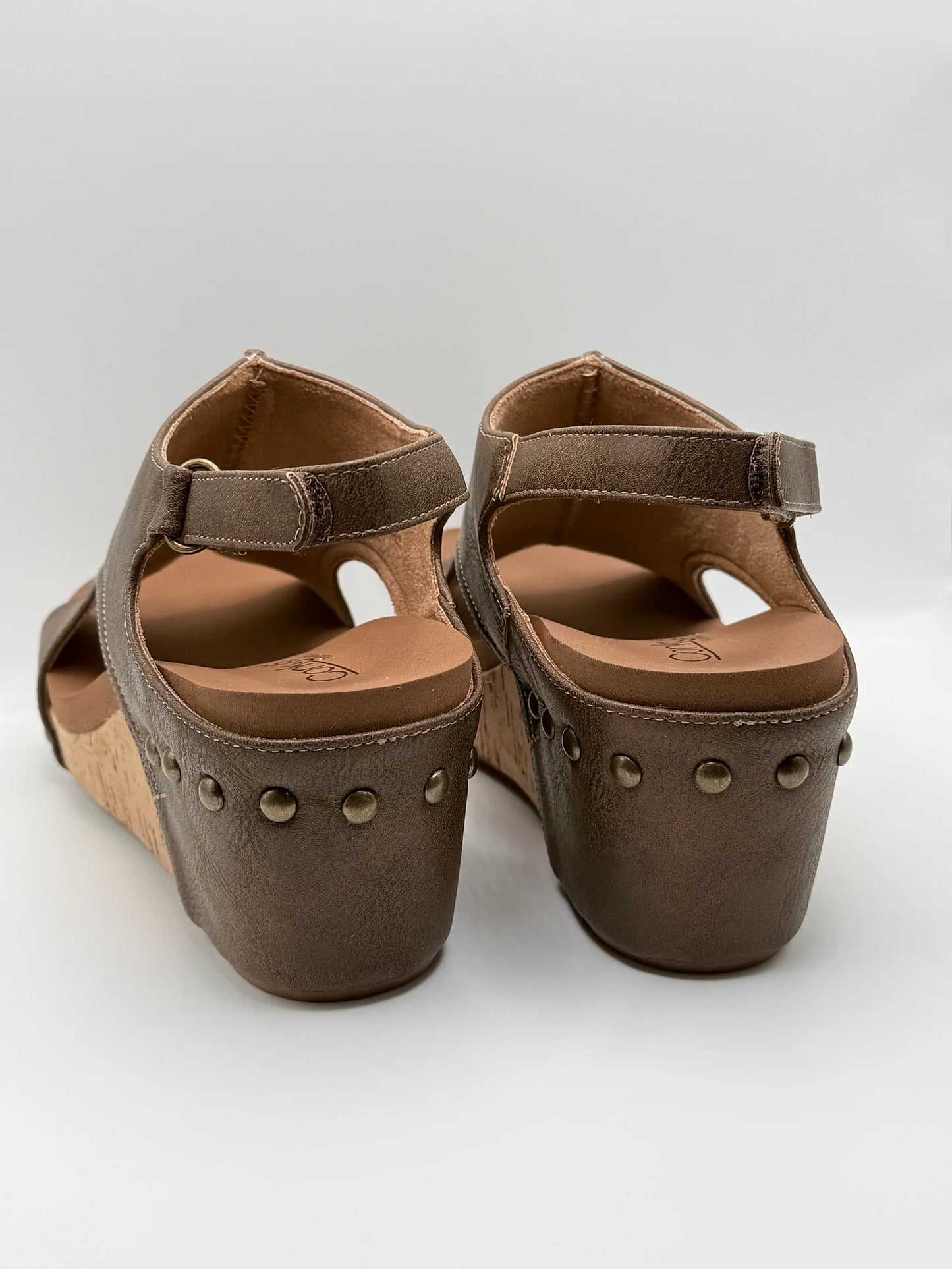 Corky's "Carley" Wedge ~ Chestnut