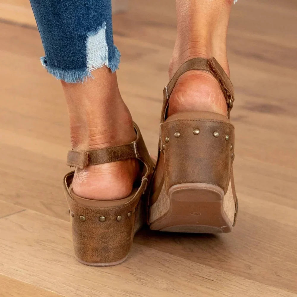 Corky's "Carley" Wedge ~ Chestnut