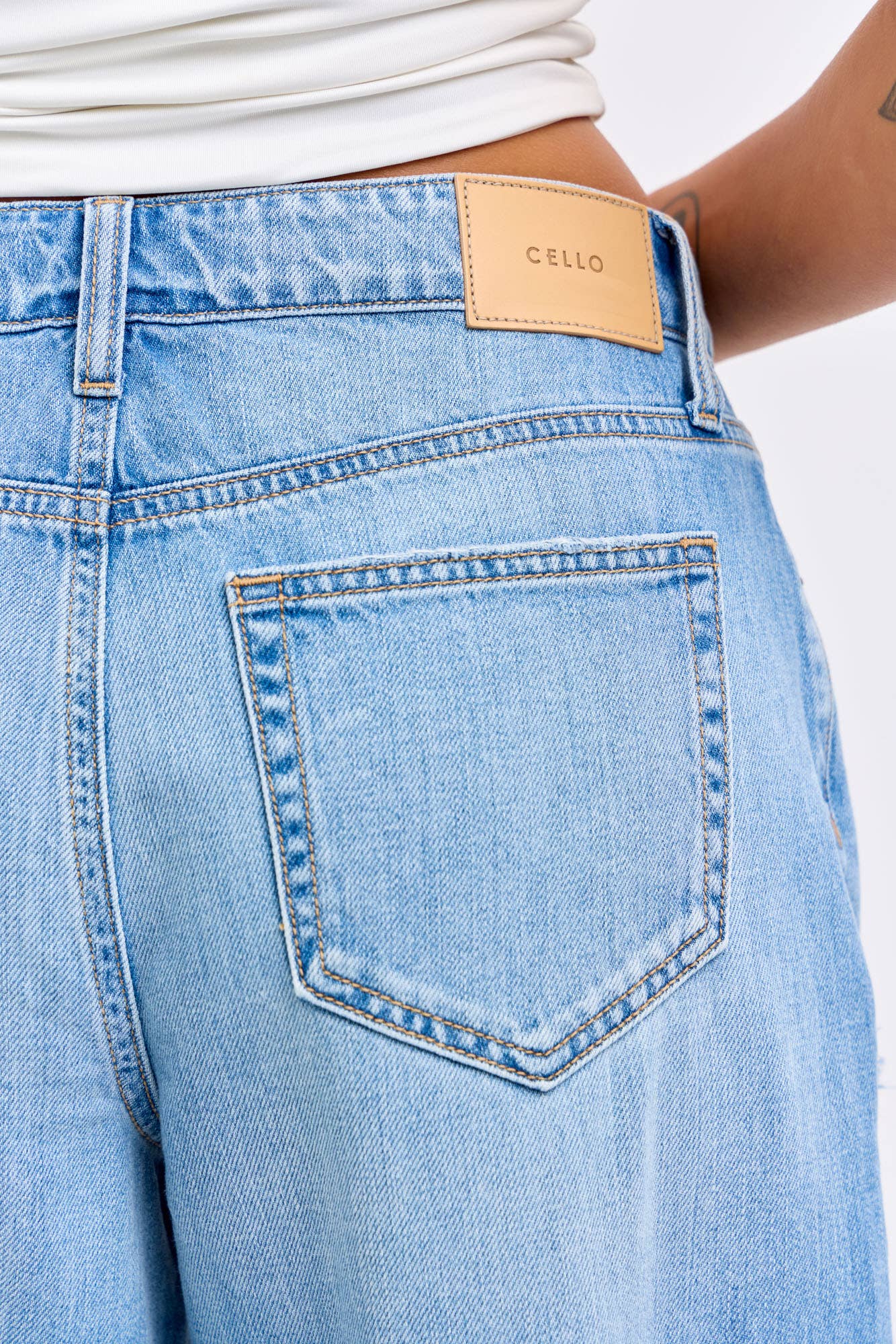 Molly Mid Waist Wide Leg Jeans ~ Light Denim