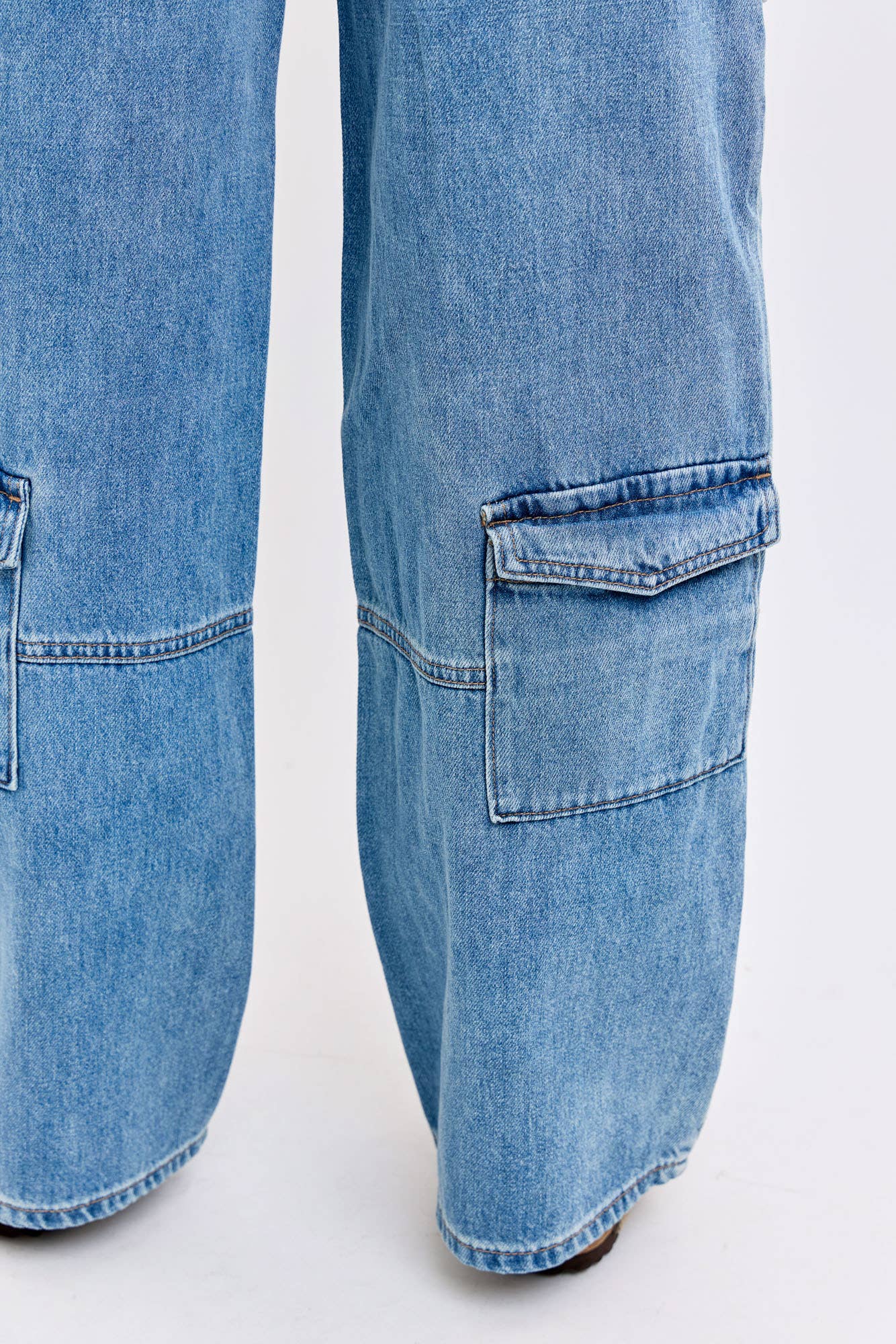 Margo Mid Rise Cargo Pocket Skater Jean ~ Light Denim