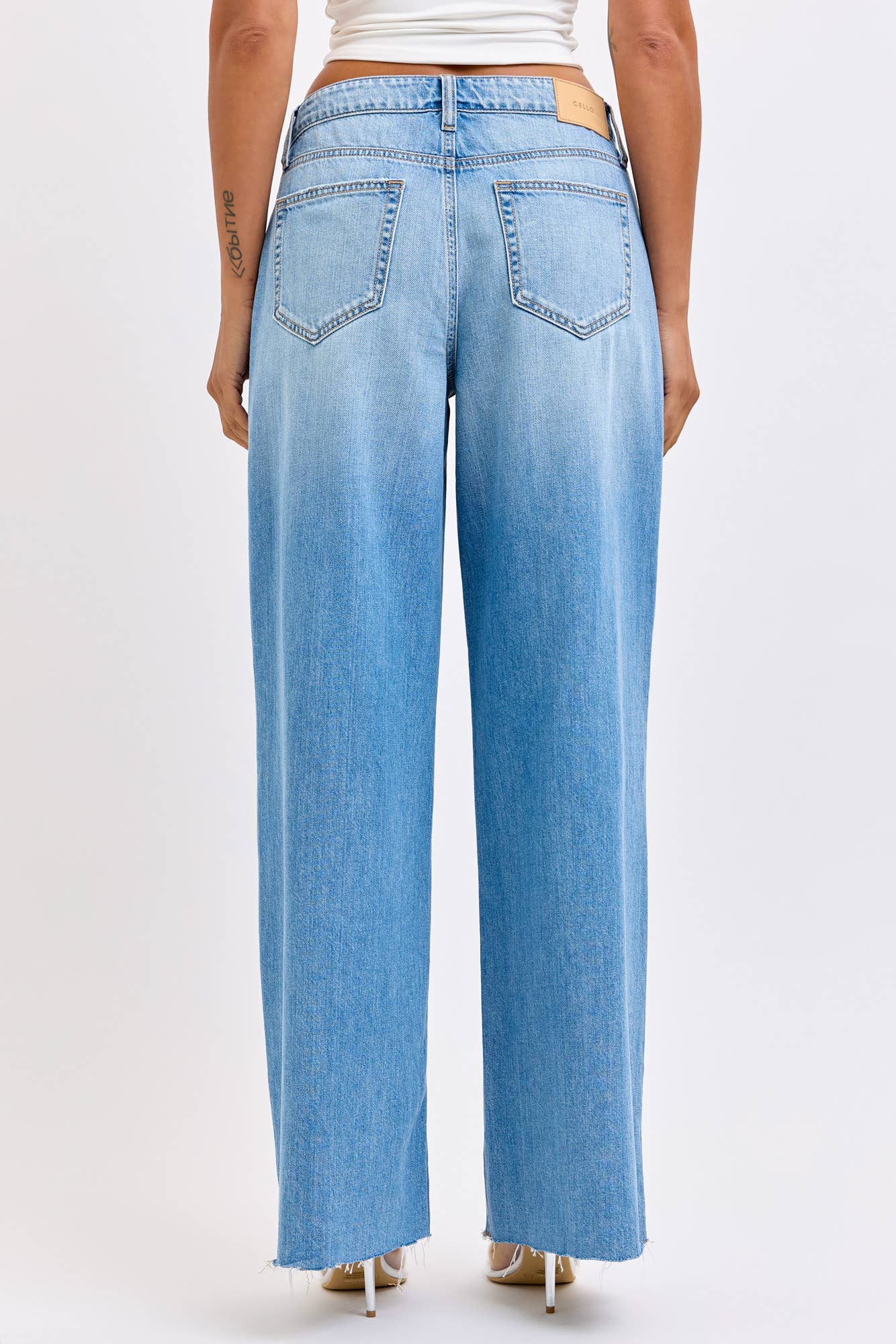 Molly Mid Waist Wide Leg Jeans ~ Light Denim